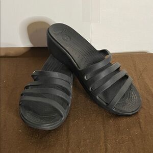 😄Crocs open toed sandals slides black strappy 10